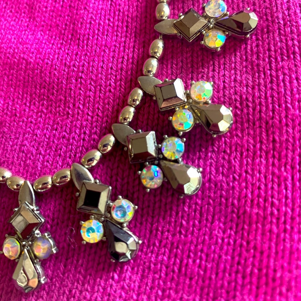 Silver tone necklace. Perfect condition.
